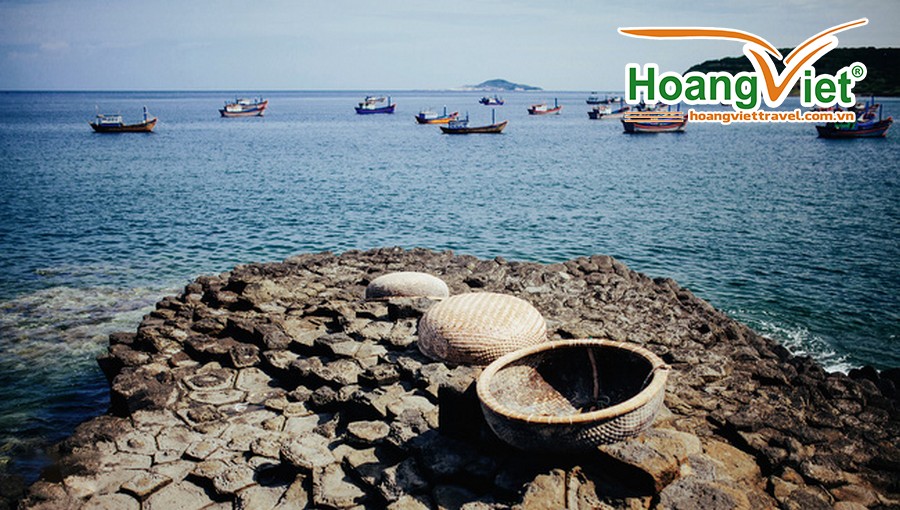 Gềnh đá đĩa tuyệt đẹp tại ven biển Phú Yên