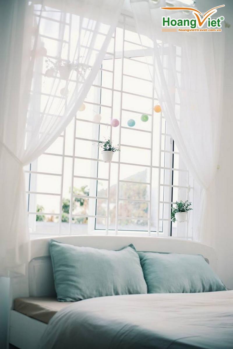 Các cửa sổ tại S.house được trang trí đơn giản, rất đẹp