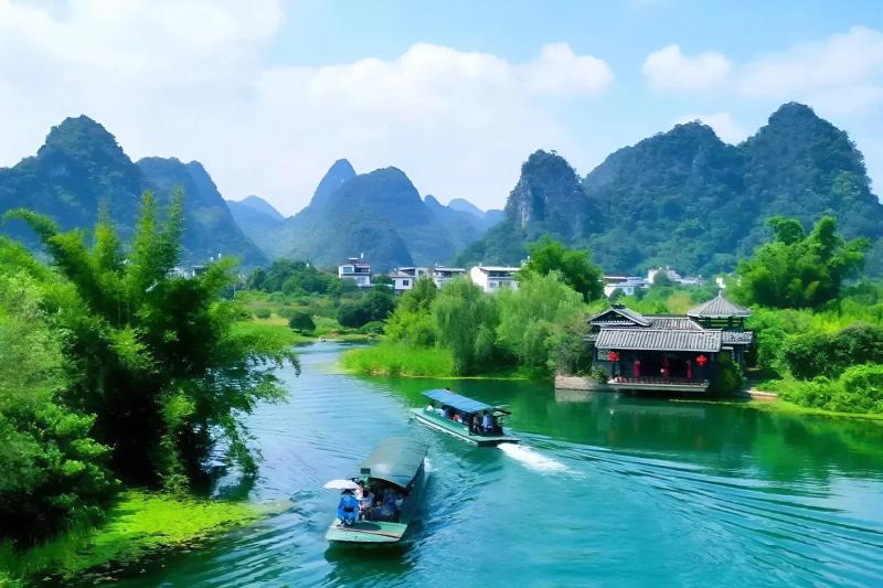 Phong cảnh sông nước và núi đá vôi tại Quế Lâm, Trung Quốc