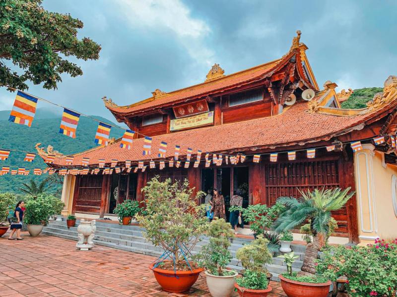 VÂN SƠN TỰ ( CHÙA NÚI MỘT) - NGÔI CHÙA LINH THIÊNG NHẤT CÔN ĐẢO