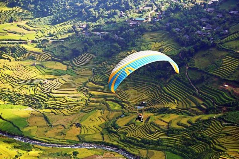 Phiêu cùng các phi công dù lượn trên sóng lúa thung lũng Lìm Mông