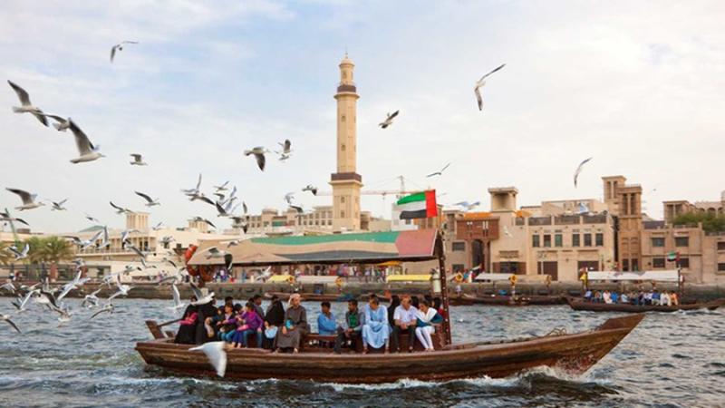 Du lịch thành phố Dubai bằng thuyền Abra trên sông Creek
