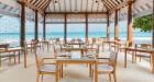 Không gian nhà hàng và quầy bar tại Heritance Aarah, Maldives