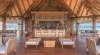 Không gian nhà hàng và quầy bar tại Heritance Aarah, Maldives