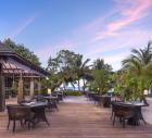 Không gian nhà hàng và quầy bar tại Adaaran Select Meedhupparu, Maldives