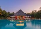 Không gian nhà hàng và quầy bar tại Adaaran Select Meedhupparu, Maldives