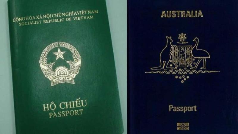 Hộ chiếu Việt Nam và Australia minh họa thủ tục xin visa du lịch Úc cho công dân Việt Nam