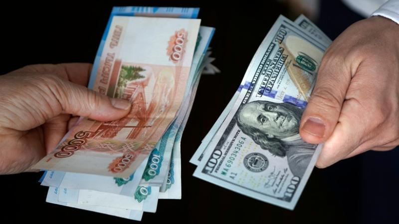 Đổi USD sang tiền rúp để chi tiêu khi du lịch Nga