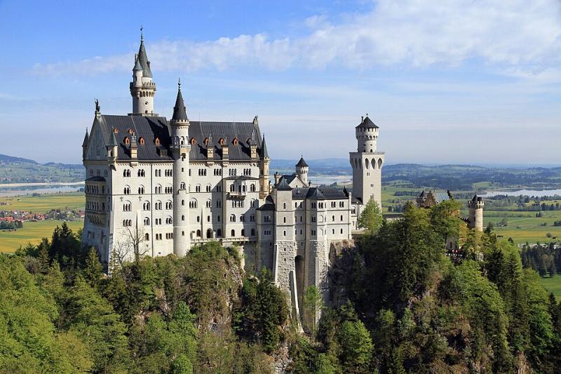 Lâu đài Neuschwanstein tại Bavaria, một điểm tham quan nổi tiếng ở Đức.