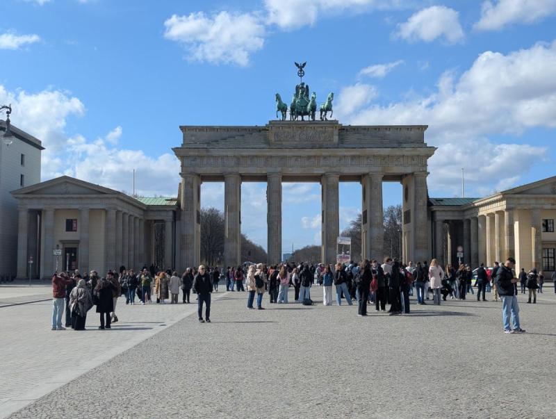 Cổng Brandenburg tại Berlin minh họa điểm đến trong lịch trình du lịch Đức.