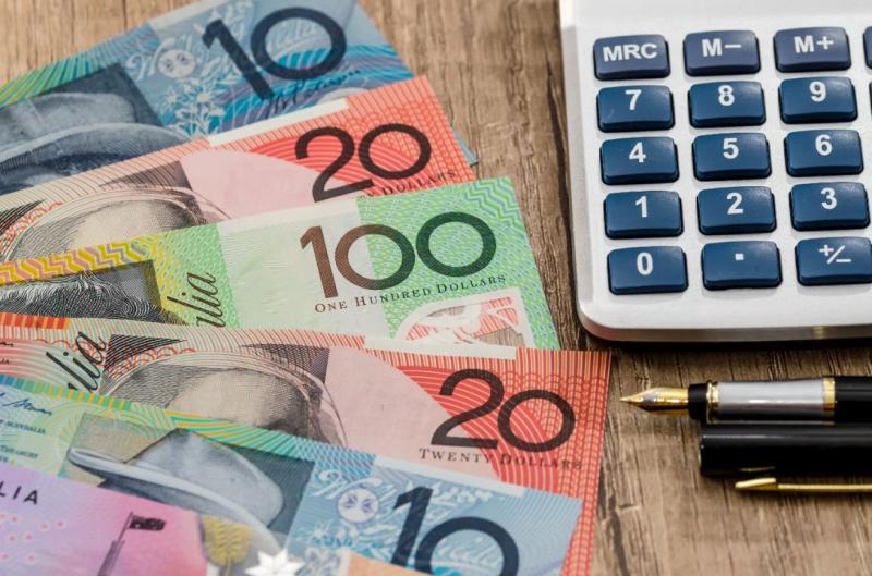Tiền giấy đô la Australia minh họa lệ phí cần chuẩn bị khi nộp hồ sơ visa du lịch Úc