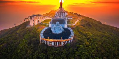 Tượng Phật trên núi Bà Đen, Tây Ninh Tượng Phật trên núi Bà Đen, Tây Ninh
