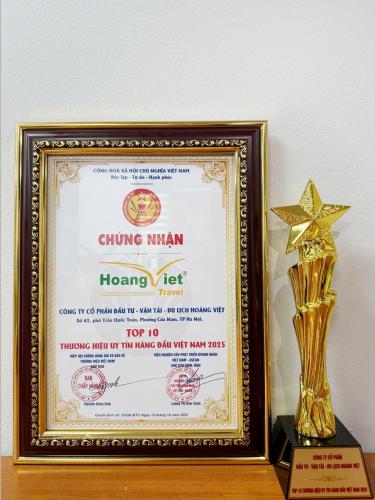 Hoàng Việt Travel được vinh danh TOP 10 THƯƠNG HIỆU UY TÍN HÀNG ĐẦU VIỆT NAM 2025