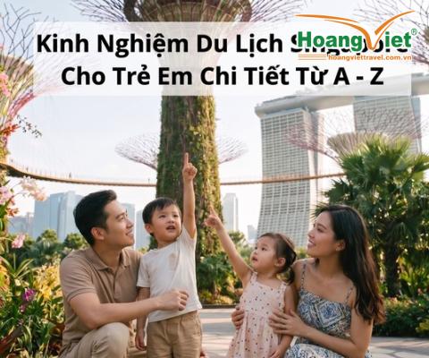 Một gia đình bốn người tận hưởng một ngày nắng đẹp tại Gardens by the Bay ở Singapore, bao quanh là cây xanh tươi tốt và những cây cổ thụ khổng lồ. Bọn trẻ hào hứng chỉ tay lên phía trên.