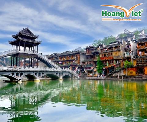KHÁM PHÁ TRƯƠNG GIA GIỚI – MIÊU TRẠI – PHƯỢNG HOÀNG CỔ TRẤN – THIÊN MÔN SƠN – HỒ BẢO PHONG BAY CHARTER VIETJET AIR