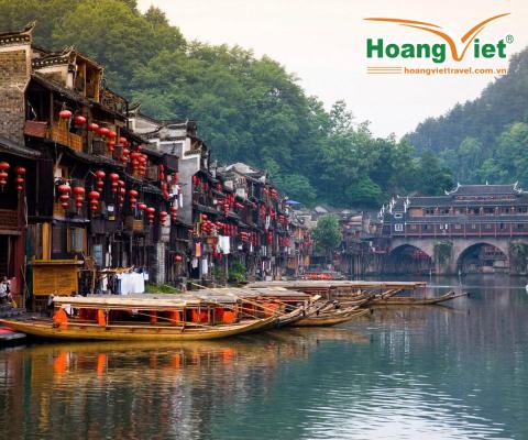 TOUR DU LỊCH TRUNG QUỐC: TRƯƠNG GIA GIỚI – ĐỘNG  HOÀNG LONG – ĐÀO HOA VIÊN – PHÙ DUNG TRẤN – PHƯỢNG HOÀNG CỔ TRẤN