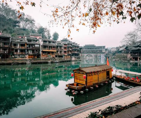 NAM NINH – TRƯƠNG GIA GIỚI –  PHÙ DUNG TRẤN – PHƯỢNG HOÀNG CỔ TRẤN