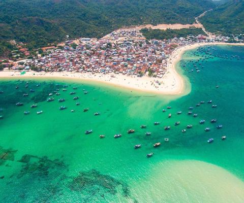 QUY NHƠN – PHÚ YÊN XỨ SỞ HOA VÀNG CỎ XANH