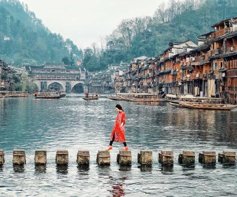 TOUR DU LỊCH HÀ NỘI – TRÙNG KHÁNH – PHƯỢNG HOÀNG CỔ TRẤN – THIÊN MÔN SƠN – TRƯƠNG GIA GIỚI BAY WEST AIR