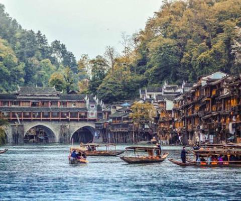 Tour Du Lịch Trung Quốc: Hà Nội - Phượng Hoàng Cổ Trấn - Trương Gia Giới 5 Ngày Bay Thẳng Vietjet