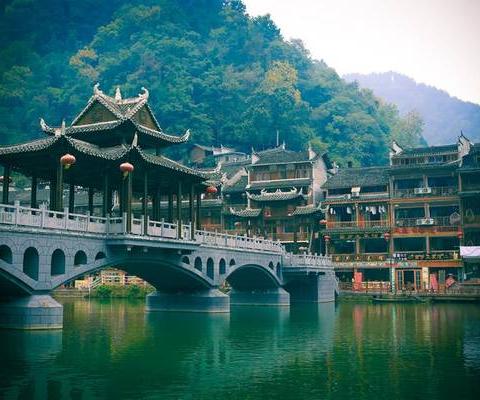 TOUR TRUNG QUỐC ĐƯỜNG BAY ĐẶC SẮC: TRƯỜNG SA - TRƯƠNG GIA GIỚI - PHƯỢNG HOÀNG CỔ TRẤN 6N5Đ
