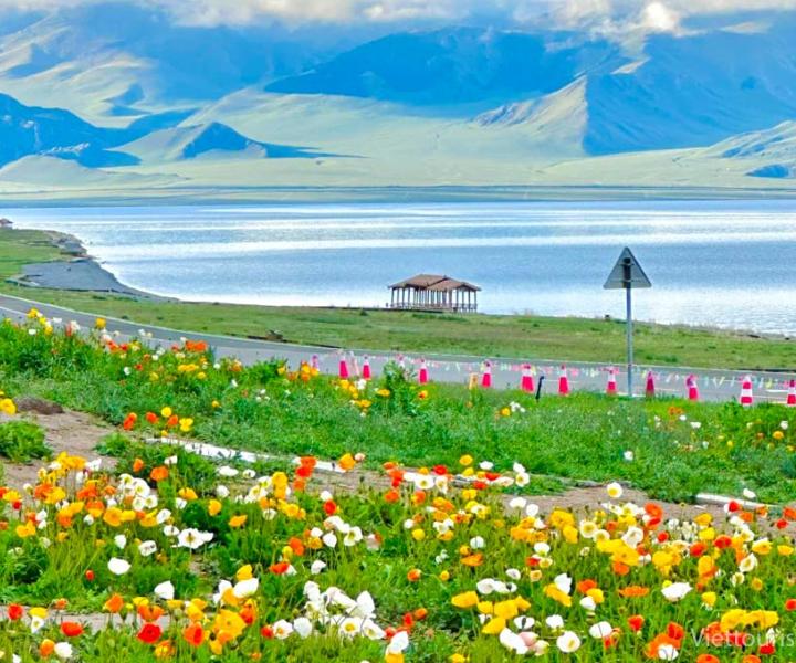 DU LỊCH BẮC TÂN CƯƠNG – VÙNG ĐẤT TIÊN CẢNH & MỸ NHÂN Urumqi – Cao tốc Sa mạc – Bãi Ngũ Sắc – Burqin – Hồ Kanas – Thành Phố Ma Quỷ Urho – Hồ Sayram – Cầu Guozigou – Yining BAY SHENZEN 