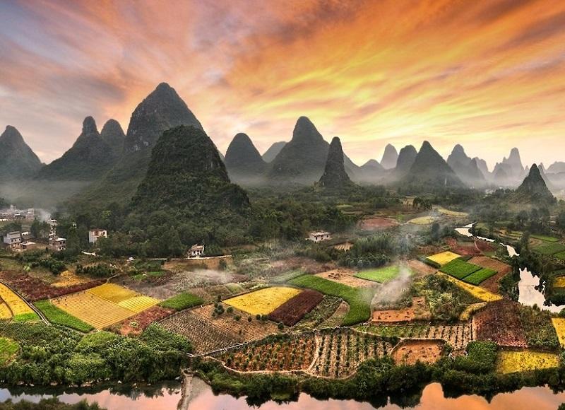 Phong cảnh núi đá vôi và làng quê Quế Lâm – Dương Sóc lúc hoàng hôn Phong cảnh núi đá vôi và làng quê Quế Lâm – Dương Sóc lúc hoàng hôn