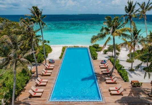 Hồ bơi và bãi biển tại Sun Siyam World, Maldives Hồ bơi và bãi biển tại Sun Siyam World, Maldives