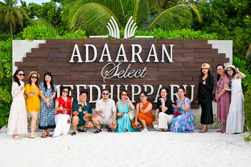 Đoàn du khách tại khu nghỉ dưỡng Adaaran Select Meedhupparu, Maldives Đoàn du khách tại khu nghỉ dưỡng Adaaran Select Meedhupparu, Maldives