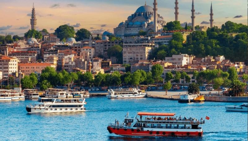 Thành phố Istanbul bên eo biển Bosphorus, Thổ Nhĩ Kỳ Thành phố Istanbul bên eo biển Bosphorus, Thổ Nhĩ Kỳ
