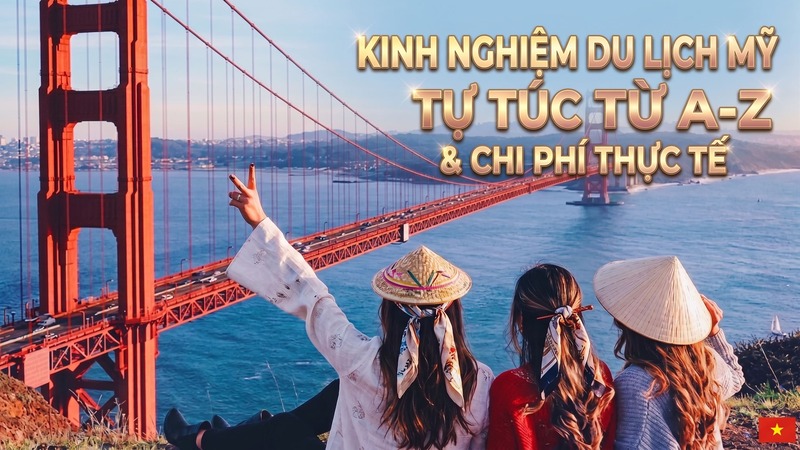 Ba người phụ nữ ngồi trên một ngọn đồi nhìn xuống cầu Cổng Vàng. Một người giơ ngón tay hình chữ V biểu thị hòa bình. Khung cảnh thật vui tươi.