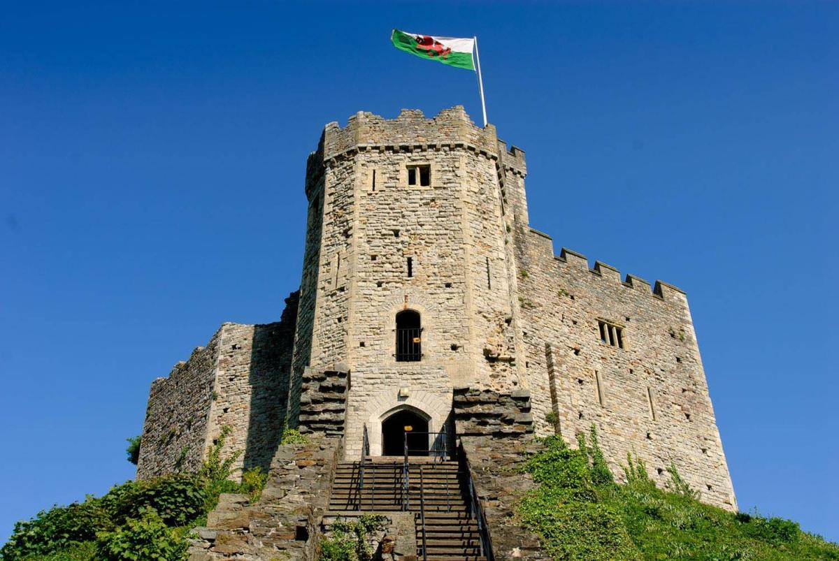Khám phá lâu đài Cardiff ngay trong lòng thủ phủ xứ Wales, vương quốc Anh.