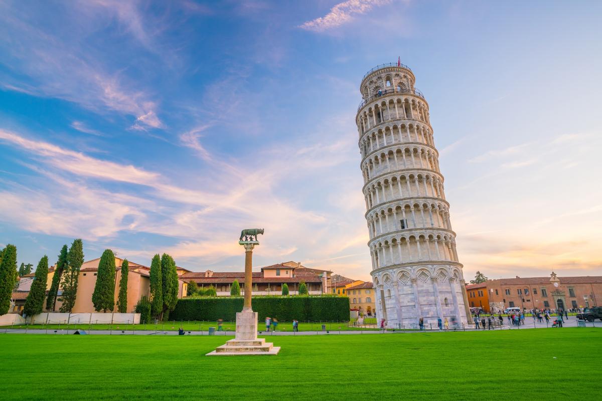 Tháp nghiêng Pisa – Biểu tượng kiến trúc kỳ lạ của nước Ý