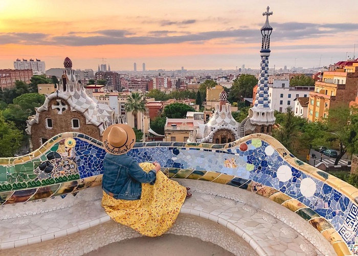 Lạc vào thế giới thần tiên tại công viên Guell ở Barcelona