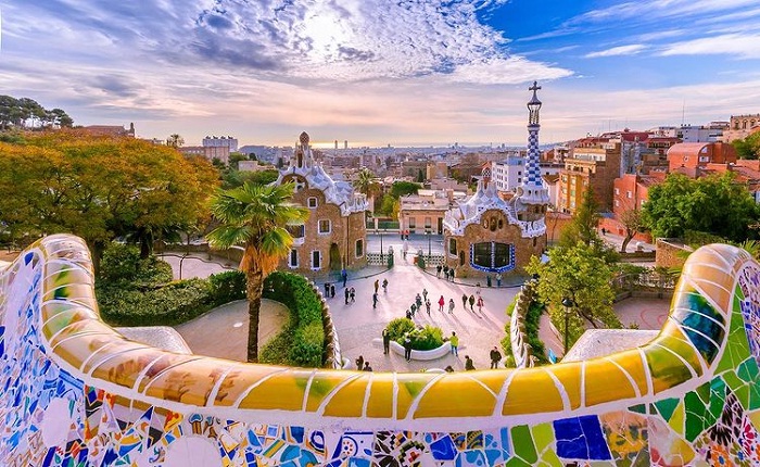 Lạc vào thế giới thần tiên tại công viên Guell ở Barcelona