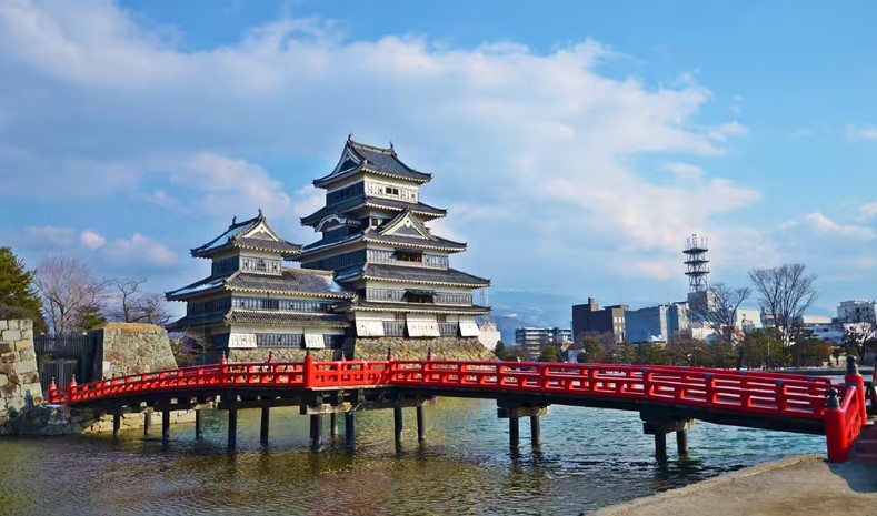 Lâu đài Matsumoto, báu vật quốc gia nằm giữa khung cảnh thiên nhiên tuyệt  đẹp với lịch sử lâu đời 