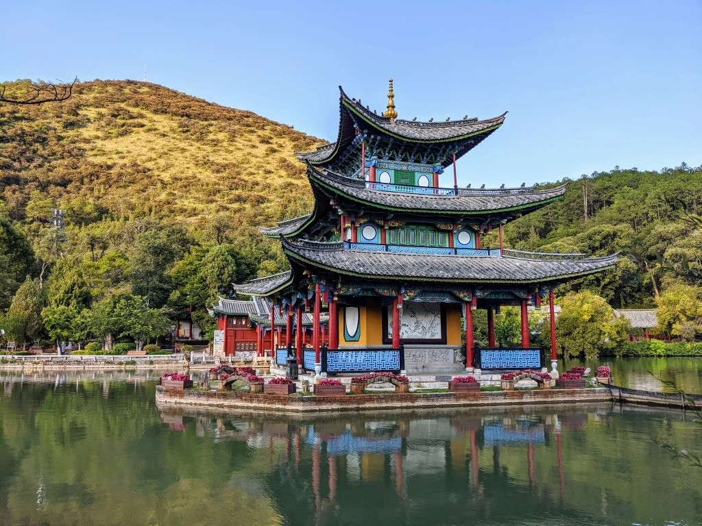 Công viên Hắc Long Đàm - Bức tranh thiên nhiên tuyệt đẹp của Lệ Giang