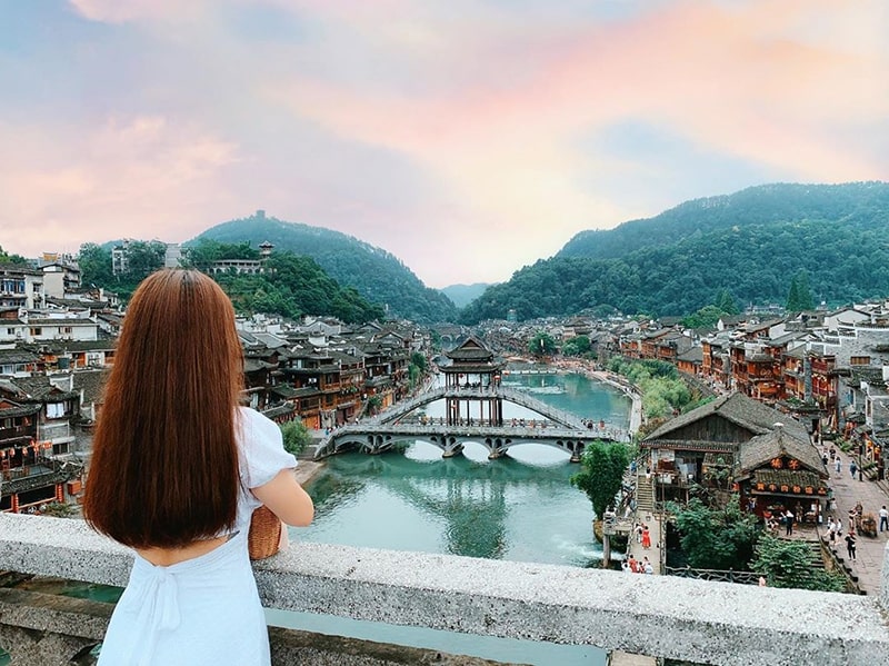 Tìm hiểu về Lầu Phong Thúy Hồng Kiều