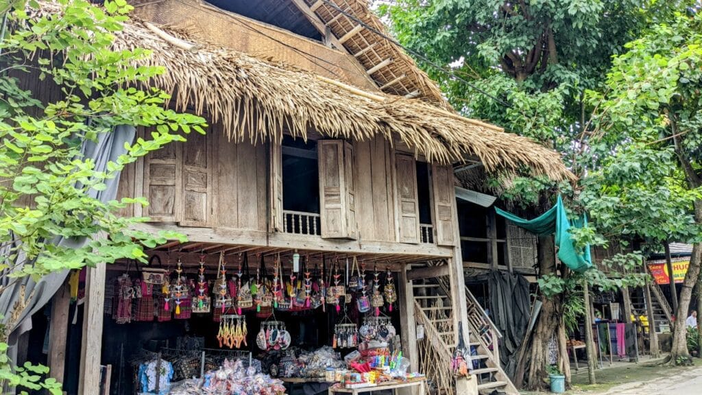 Kinh Nghiệm Vui Chơi Bản Lác Mai Châu Hòa Bình (2023)