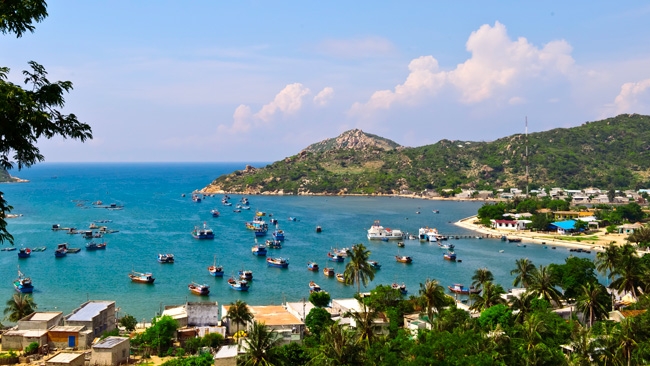 Đường cong biển Ninh Chữ đẹp đến nao lòng 