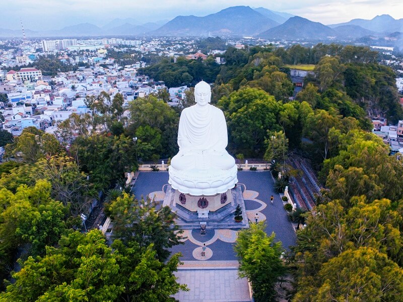 Chùa Long Sơn Nha Trang - Điểm Tham Quan Hấp Dẫn