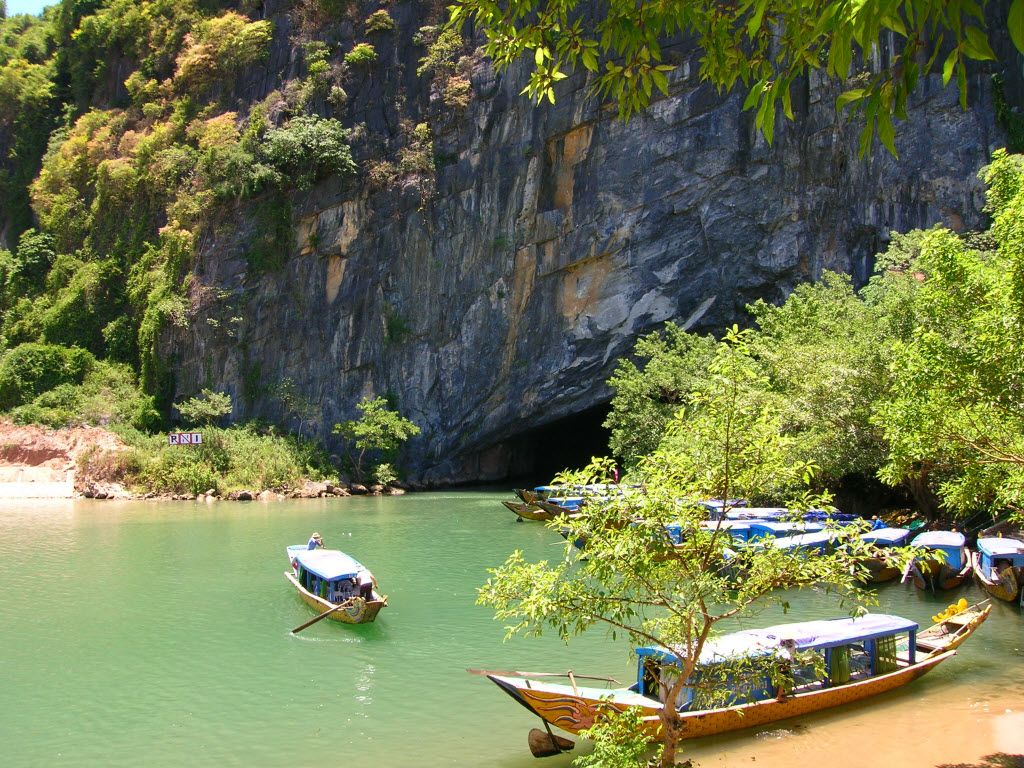 Thăm vẻ đẹp kỳ vĩ động Phong Nha