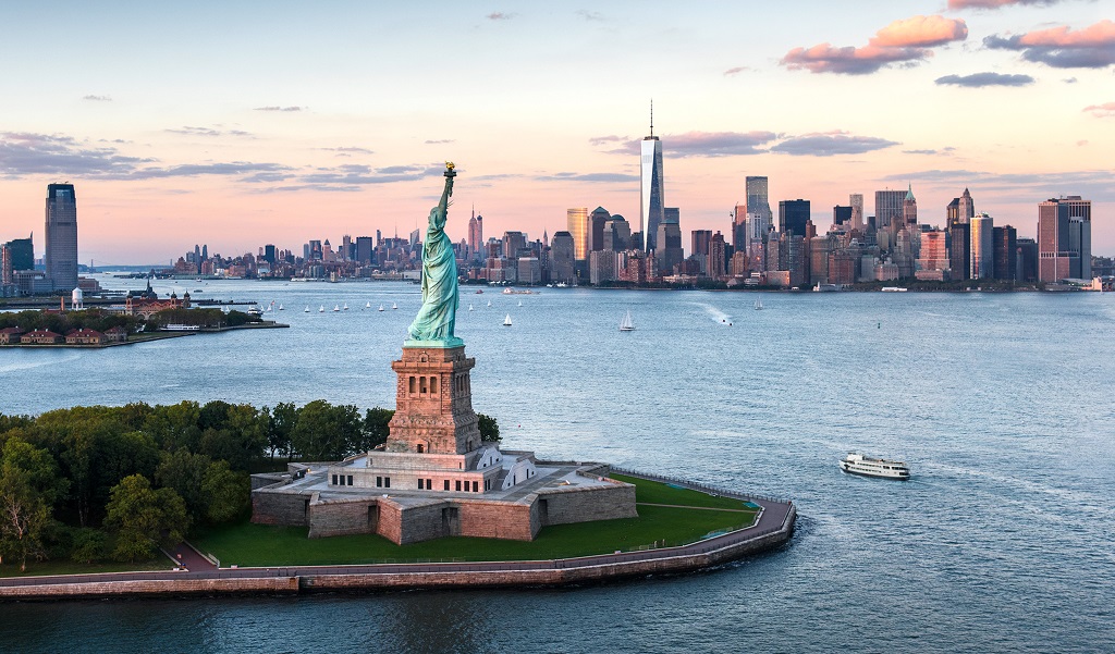 Ý nghĩa ngọn đuốc trên tay Nữ Thần Tự Do – Du lịch Mỹ – Tour Mỹ – Visa Mỹ – Du  Lịch Mỹ Giá Tốt