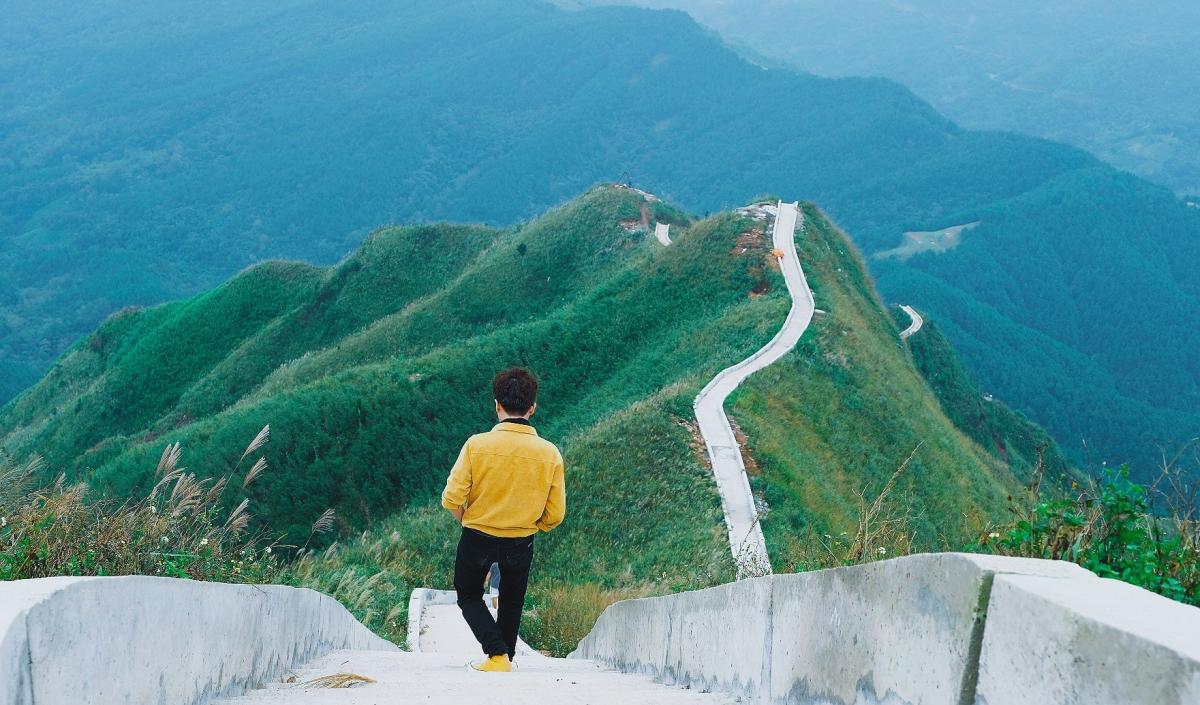 Đẹp quên lối về trên "sống lưng khủng long" miền biên viễn Bình Liêu