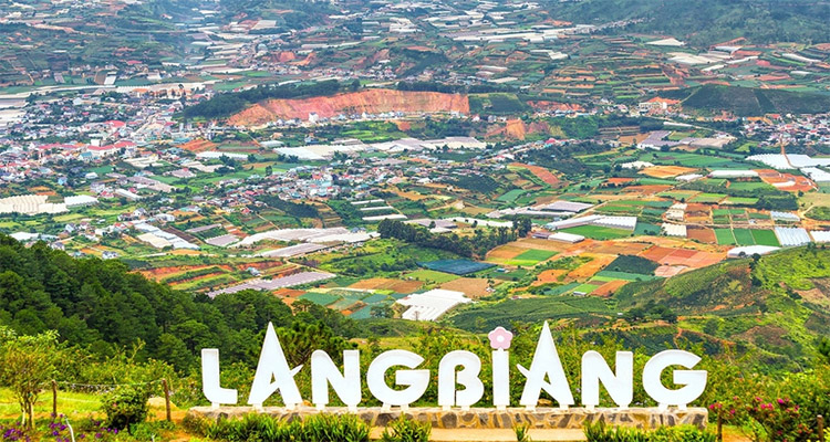 Chinh phục nóc nhà Đà Lạt với đỉnh “LangBiang”
