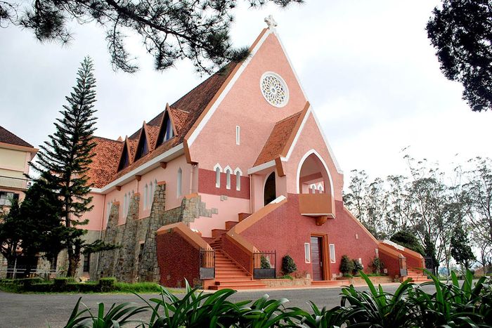 Giới thiệu về Nhà thờ Domaine De Marie ở Đà Lạt |