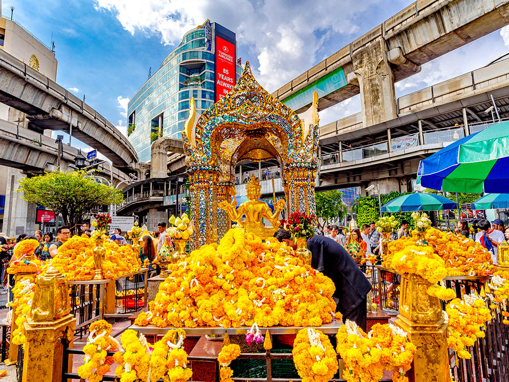 Viếng thăm đền Phật Bốn Mặt linh thiêng nhất Bangkok