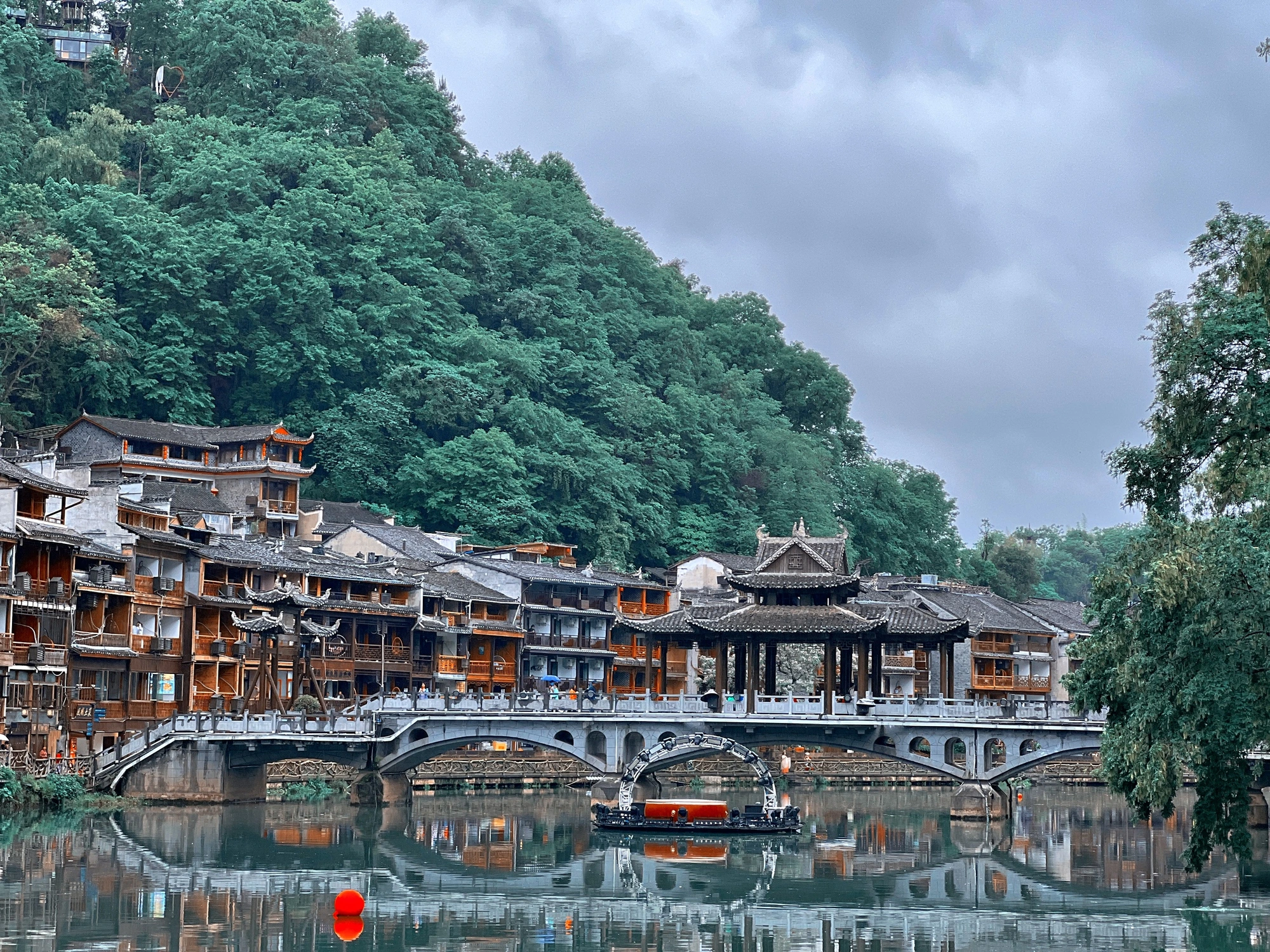 Phượng Hoàng cổ trấn