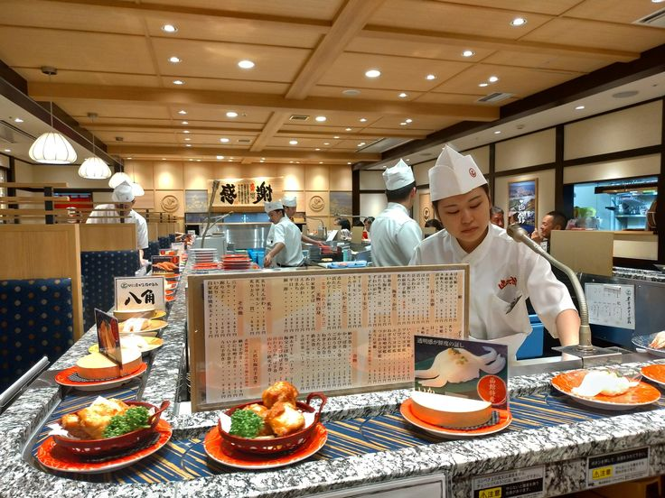 sushi băng chuyền - trải nghiệm không thể bỏ lỡ trong tour lễ 2.9 đến Nhật Bản