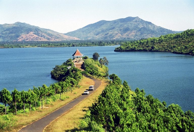 Hồ Lắk: Kinh nghiệm du lịch hồ nước ngọt thơ mộng lớn nhất Tây Nguyên